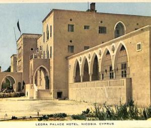 ac9523 - CYPRUS -  VINTAGE POSTCARD - Nicosia, Ledra Palace Hotel