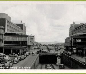 af2892 - VENEZUELA - VINTAGE POSTCARD - Caracas - Real Photo, Avenida Bolivar