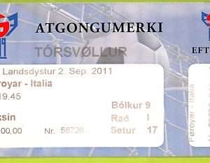 C1680- Vecchio BIGLIETTO PARTITA CALCIO 2011 FOROYAR VS ITALIA