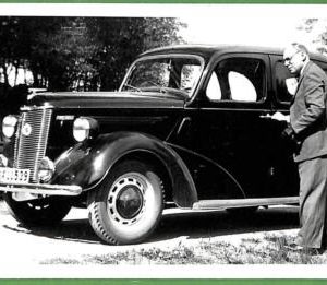 ah2023 -  VINTAGE POSTCARD Ansichtskarten - CARS - Ford Prefect 1949