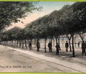 af0652 - ARGENTINA - Vintage Postcard - Plaza de l aEstacion del Dok
