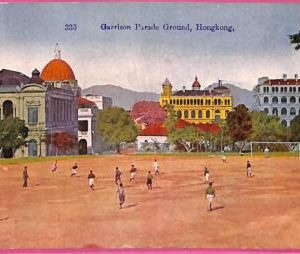 af8815 - HONG KONG -  VINTAGE POSTCARD - Garrlson Parade Ground