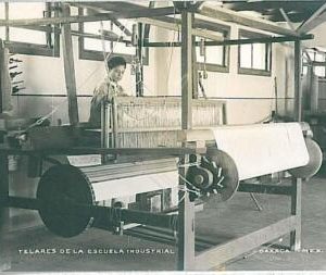 24371-MEXICO-VINTAGE POSTCARD-ETHNIC-TELARESTEXTILE WEAVING:OAXADA REAL PHOTO