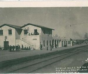 24523 -MEXICO - VINTAGE POSTCARD - NOGALES: REAL PHOTO - RAILDOAD STATION