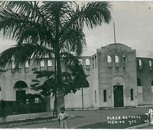 24542 -MEXICO - VINTAGE POSTCARD -YUCATAN:MERIDA-REAL PHOTO:BULL FIGHTING RING