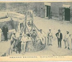 24549 -  MEXICO - VINTAGE POSTCARD  - Matamoros : MEXICAN PRISONERS