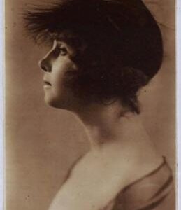 ad8910 -  VINTAGE POSTCARD - Silent CINEMA Muto  - Helena Makowska POLAND