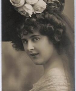 ad8951 -  VINTAGE POSTCARD - CINEMA -  Rita Walter  USA