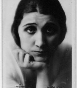 ad8945  -  VINTAGE POSTCARD - Theatre Actress -  Vera Vergani  ITALY