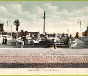 af2560 - URUGUAY - VINTAGE POSTCARD - MONTEVIDEO - Plaza de La Liberdad
