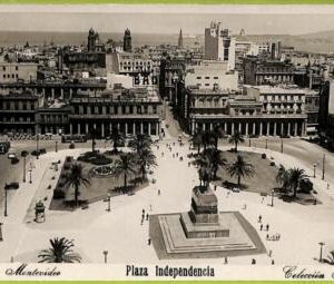 af2557 - URUGUAY - VINTAGE POSTCARD - MONTEVIDEO - Plaza Independencia