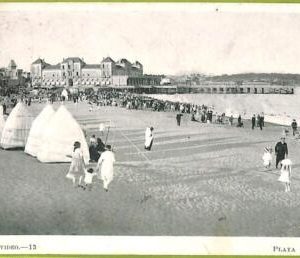 af2582 - URUGUAY - VINTAGE POSTCARD - MONTEVIDEO