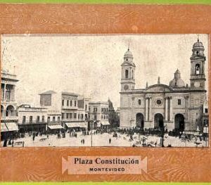 af2602 - URUGUAY - VINTAGE POSTCARD - MONTEVIDEO - Plaza Constitucion