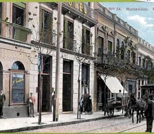 af2667  - URUGUAY - VINTAGE POSTCARD - MONTEVIDEO - Calle Andes