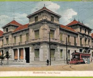 af2662  - URUGUAY - VINTAGE POSTCARD - MONTEVIDEO - Hotel,Pocitos - AS IS