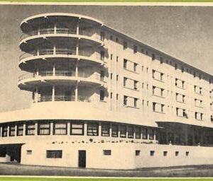 af2663  - URUGUAY - VINTAGE POSTCARD - MONTEVIDEO - Hotel La Floresta