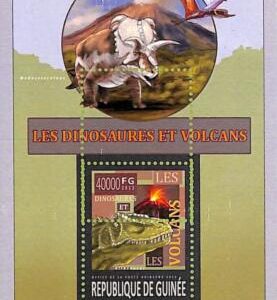 A7994a - REP.GUINEE -  ERROR MISPERF Stamp Sheet - DINOSAURS VOLCANOS