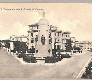 ab0314 - VINTAGE POSTCARD - ROME City: Monument to the Royal Guardia di Finanza