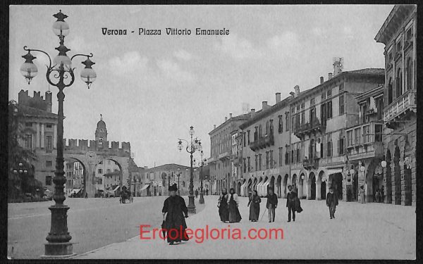 ae3001 - CARTOLINA  D'EPOCA - Verona Città - Piazza Vittorio Emanuele