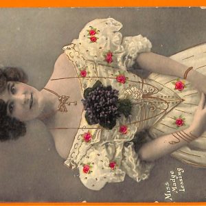 AA8547- VINTAGE POSTCARD - CINEMA ACTRESS : MADGE LESSING