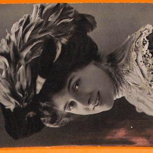 AA8551- VINTAGE POSTCARD - CINEMA ACTRESS :  MURIEL BEAUMONT