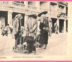 9823 - HONG KONG -  VINTAGE POSTCARD - Ethnic, Vegetable Hawker