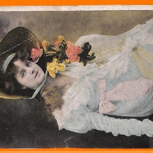 AA8350- VINTAGE POSTCARD - CINEMA ACTRESS : DORIS  STOCKER