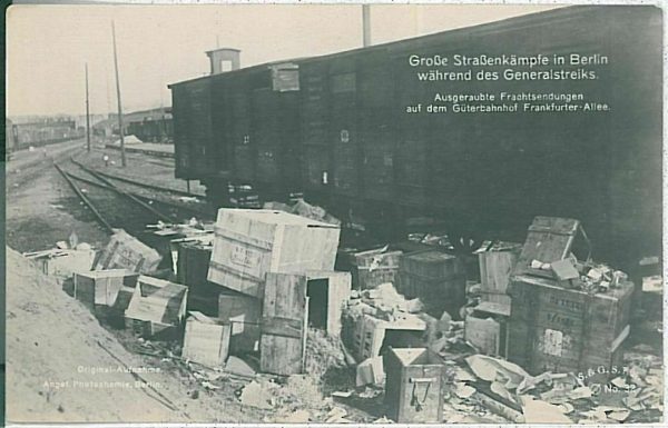 25906  Ansichtskarten VINTAGE POSTCARD: GERMANY - BERLIN : TRAIN CRASH : NICE!