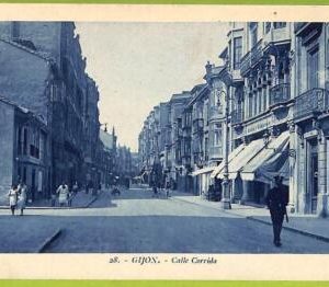 af3831 - SPAIN - VINTAGE POSTCARD - Gijon - Calle Corrida
