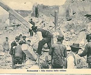 04905  CARTOLINA d'Epoca:  AQUILA - AVEZZANO: TERREMOTO